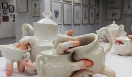 Bộ sưu tập ấm chén mọc chân tay không dành cho người yếu tim