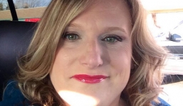 Nữ giáo viên nhận nuôi bé trai rồi tấn công tình dục nhiều lần