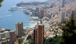 Quốc gia kỳ lạ: Nơi cứ 3 người thì có 1 người là triệu phú