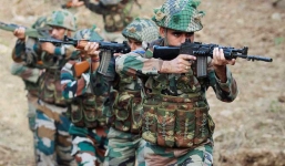 Sợ Trung Quốc mở đường cho xe tăng, Ấn Độ đổ quân tình báo tới biên giới nghe ngóng