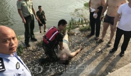 Quên mất mình không biết bơi, chàng trai liều mình nhảy xuống sông cứu chó cưng và cái kết đau đớn