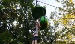 Bé 3 tuổi rơi từ tầng 5 khách sạn nguy kịch trong chuyến du lịch cùng gia đình