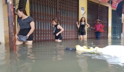 Hoàn lưu bão số 2 gây mưa lớn, Hà Nội 'phố cũng như sông'