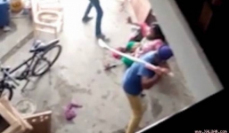 Video: Sinh con gái, người phụ nữ bị nhà chồng đánh đập tàn nhẫn