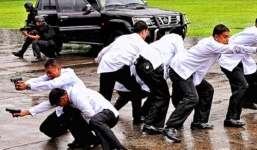 6 cận vệ của Tổng thống Duterte bị phiến quân phục kích, bắn trọng thương