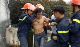 Nam thanh niên đốt xe tự tử được người dân cứu sống