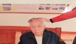 Mải đi làm kiếm tiền nuôi cha, con trai chết lặng khi phát hiện sự thật xảy ra trong nhà