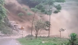 Lũ ống đổ như thác, cuốn phăng tất cả ở Hà Giang