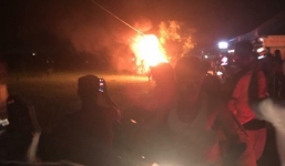 Dân đập phá đốt xe Fortuner vì nghi bắt cóc trẻ em