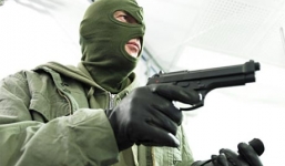 Tình huống hy hữu tên cướp bị điếc vẫn đi cướp ngân hàng