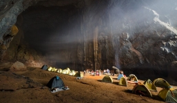 Bác tin 10 du khách quốc tế mắc kẹt trong hang Sơn Đoòng do bão số 4