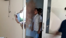 Nổ lớn khi máy bay ngang qua, nhiều nhà dân ở Ninh Thuận hư hỏng