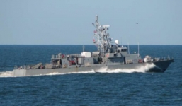 Bị rượt đuổi, tàu chiến Mỹ dùng súng máy hạng nặng bắn cảnh cáo tàu Iran 