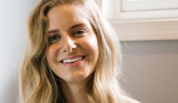 Mắc ung thư ruột kết, bị bệnh viện trả về nhưng cô gái 24 tuổi này đã làm nên điều kỳ diệu