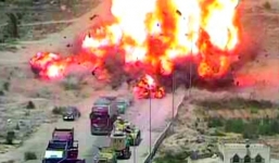 Video: Xe tăng liều mình nghiền nát xe bom IS, cứu sống hơn 50 người