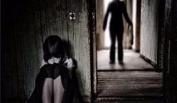 Bé gái 6 tuổi bị cưỡng hiếp trong chuồng thỏ