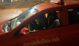 Cô gái bị đuổi khỏi taxi vì 'hôi miệng'