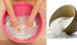 Mẹo biến áo phông cũ thành mới trong chớp mắt