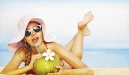 Sau 7 ngày liên tục uống nước dừa, từ dáng tới da đều “lột xác” không nhận ra