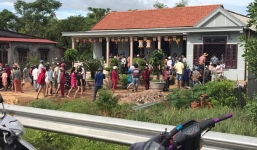 Nghi đột nhập bắt cóc trẻ em, cả làng vây bắt người phụ nữ lạ mặt