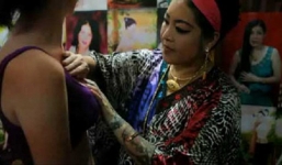 Độc đáo phương pháp tăng kích thước vòng 1 bằng cách tát liên tục vào ngực