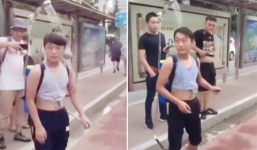 Nắng nóng 40 độ, chàng trai đeo vòi sen ra đường để vừa đi vừa tắm cho mát