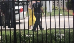 Lao vào cướp ngân hàng trong tình trạng khỏa thân rồi rải tiền khắp phố