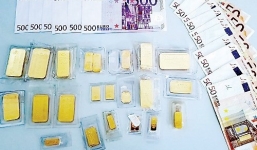 Tìm kiếm chủ nhân chiếc cặp chứ 1kg vàng để quên ở ven đường