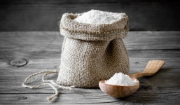 Dùng 1 thìa muối để làm việc này mỗi tối, cơ thể sẽ thay đổi bất ngờ chỉ sau vài tuần