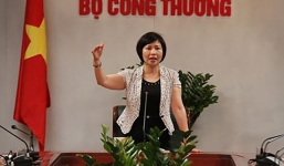 Cảnh cáo Thứ trưởng Hồ Thị Kim Thoa, đề nghị miễn nhiệm các chức vụ