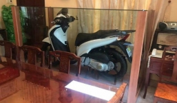 Không đem dùng, xe SH biển 6 số 9 được đại gia trưng bày trong tủ kính