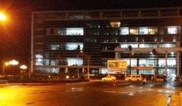 Che chắn nhát dao của nhóm côn đồ truy sát con gái, cha tử vong