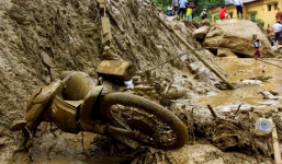 Clip trận lũ ống với tốc độ khủng khiếp quét qua Mù Cang Chải