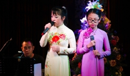 Mẹ của Phương Mỹ Chi bị tố là bạc bẽo