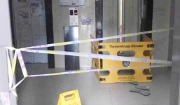 Trung Quốc: Nhân viên bảo trì bị thang máy kẹp tử vong khi đang loay hoay sửa chữa