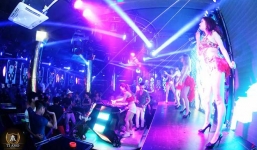 Đột kích quán bar Tiamo Club, bắt hàng trăm dân chơi đang thác loạn