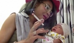 Bella thản nhiên hút thuốc lá rồi phả vào mặt con gây phẫn nộ