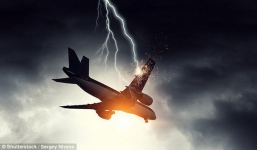 Sét đánh trúng máy bay, nhân viên phi trường bị bỏng nặng