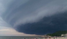 Đám mây đen kỳ lạ trên biển Sầm Sơn dưới góc nhìn khoa học