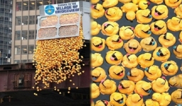 Cả thành phố náo loạn trước cảnh 60.000 con vịt cao su bị đổ xuống sông