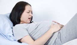 Những dấu hiệu đau bụng không được chủ quan khi mang bầu