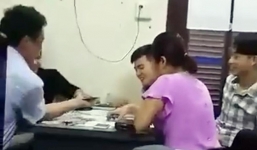 Cán bộ phường tại Quảng Ninh ngang nhiên đánh bạc trong giờ làm việc