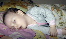 Con tự nhiên ngủ li bì, đưa tới bác sĩ mới biết nguyên nhân bất ngờ