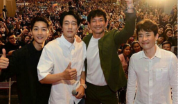 Đám đông 10.000 fan gây náo loạn vì đón Song Joong Ki và So Ji Sub