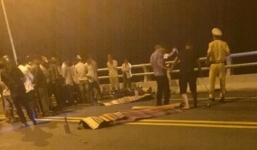 Xe máy đối đầu trên cầu, 2 thanh niên tử vong