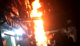 Cháy nhà ở phố Tây Sài Gòn, người dân và du khách hốt hoảng