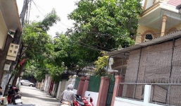 Mẹ bàng hoàng phát hiện con trai treo cổ trong nhà