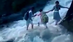 Gian nan hành trình tìm con chữ của trẻ em nghèo