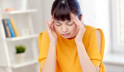 Cẩn thận với triệu chứng đau đầu khi đi vệ sinh