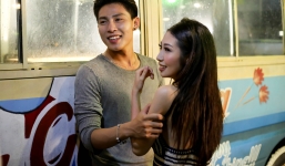 Vắng Ngô Kiến Huy, Khổng Tú Quỳnh tình tứ hôn trai lạ